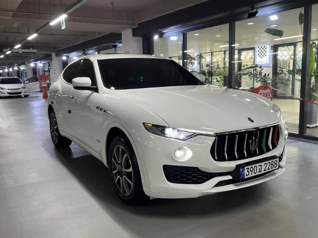 르반떼 3.0 AWD 2018년식