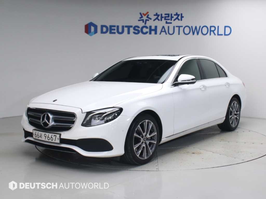 벤츠 E 클래스 E300 4MATIC 아방가르드 사진 2/20
