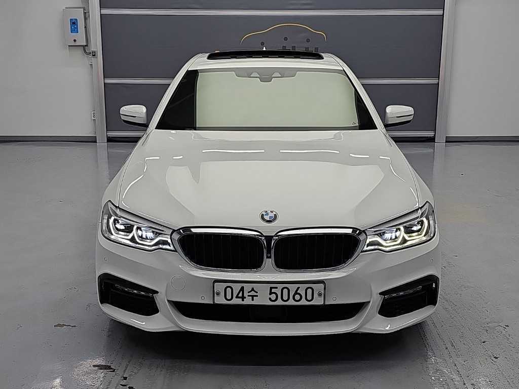BMW 5시리즈 520d M 스포츠 플러스 사진 2/19