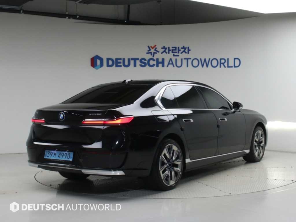 BMW i7 xDrive 60 DPE 사진 2/20