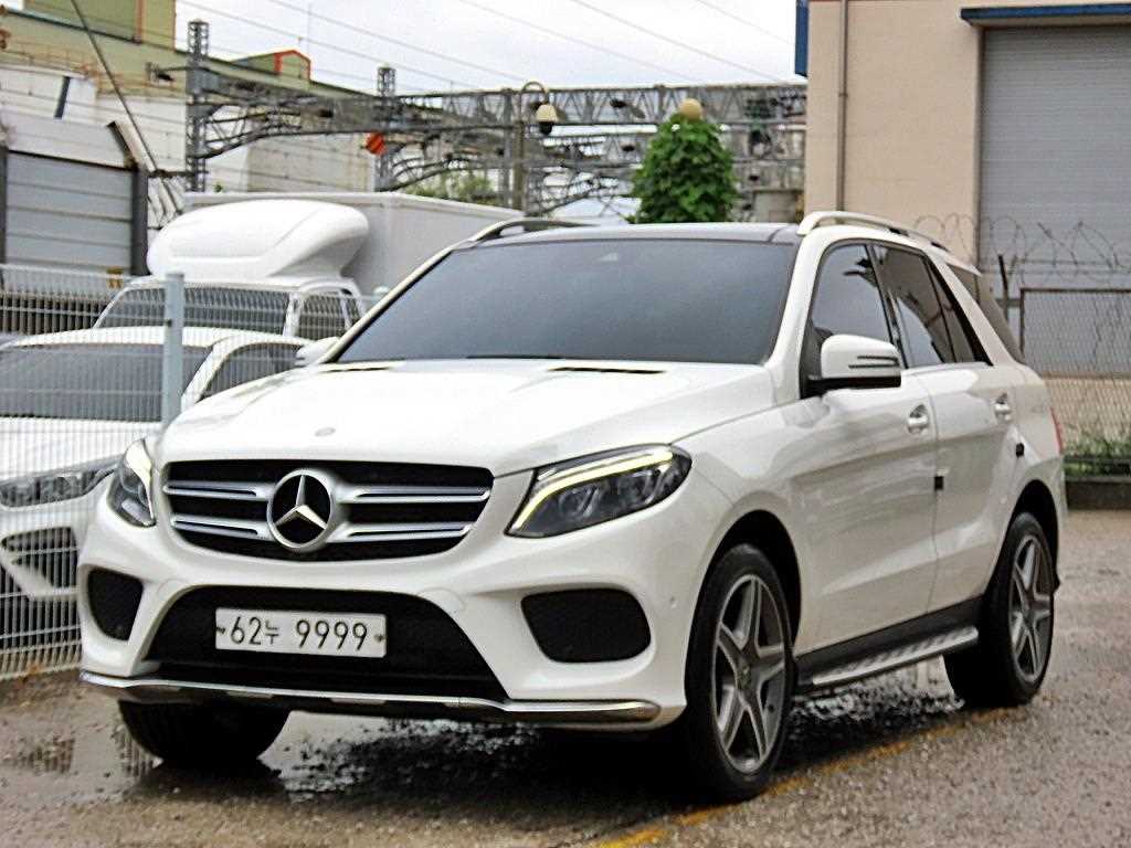 벤츠 GLE 클래스 GLE 350 d 4MATIC 사진 2/20