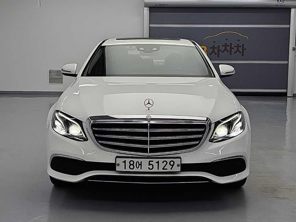 벤츠 E 클래스 E220d 익스클루시브 사진 2/20