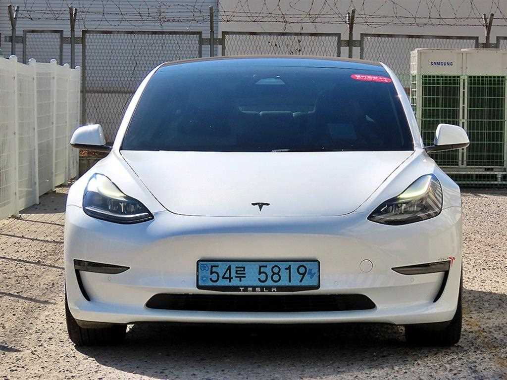 테슬라 모델 3 롱 레인지 사진