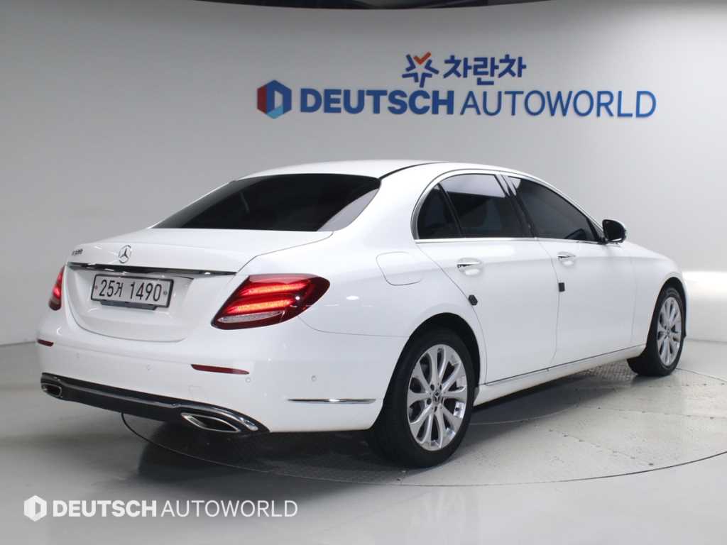 벤츠 E 클래스 E300 익스클루시브 사진 2/20