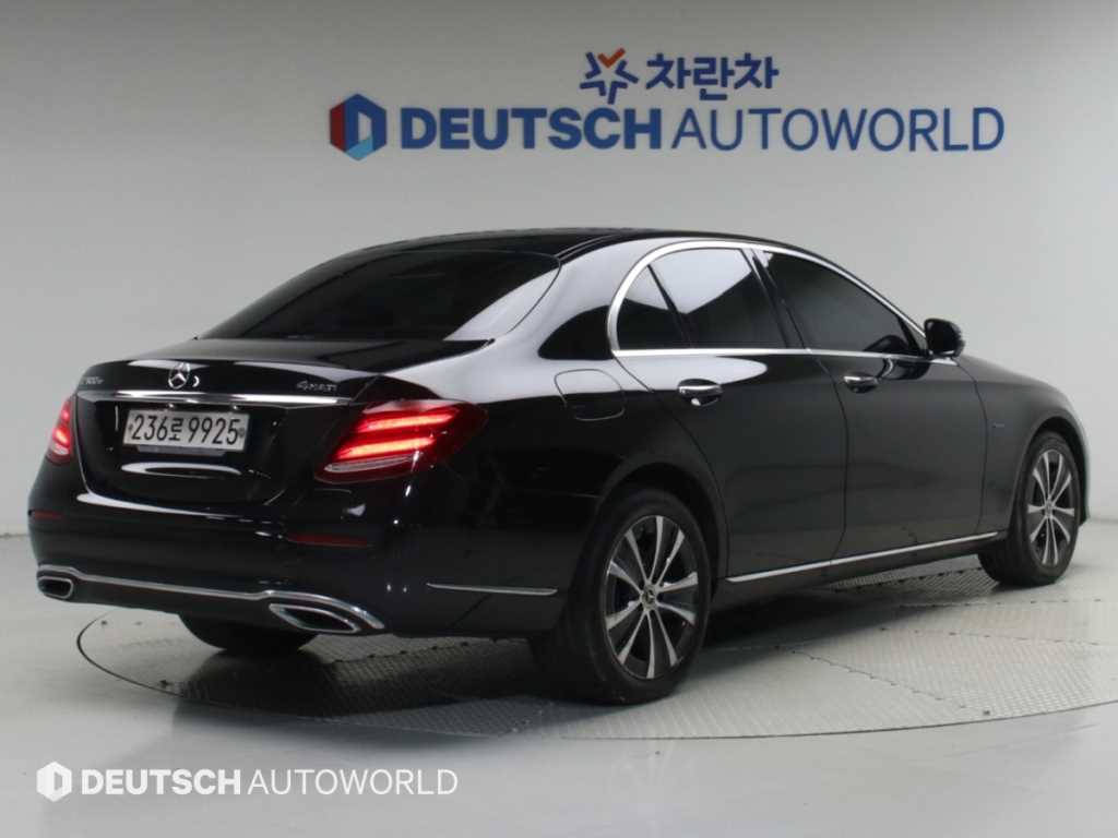 벤츠 E 클래스 E300e 4MATIC 익스클루시브 사진 2/20