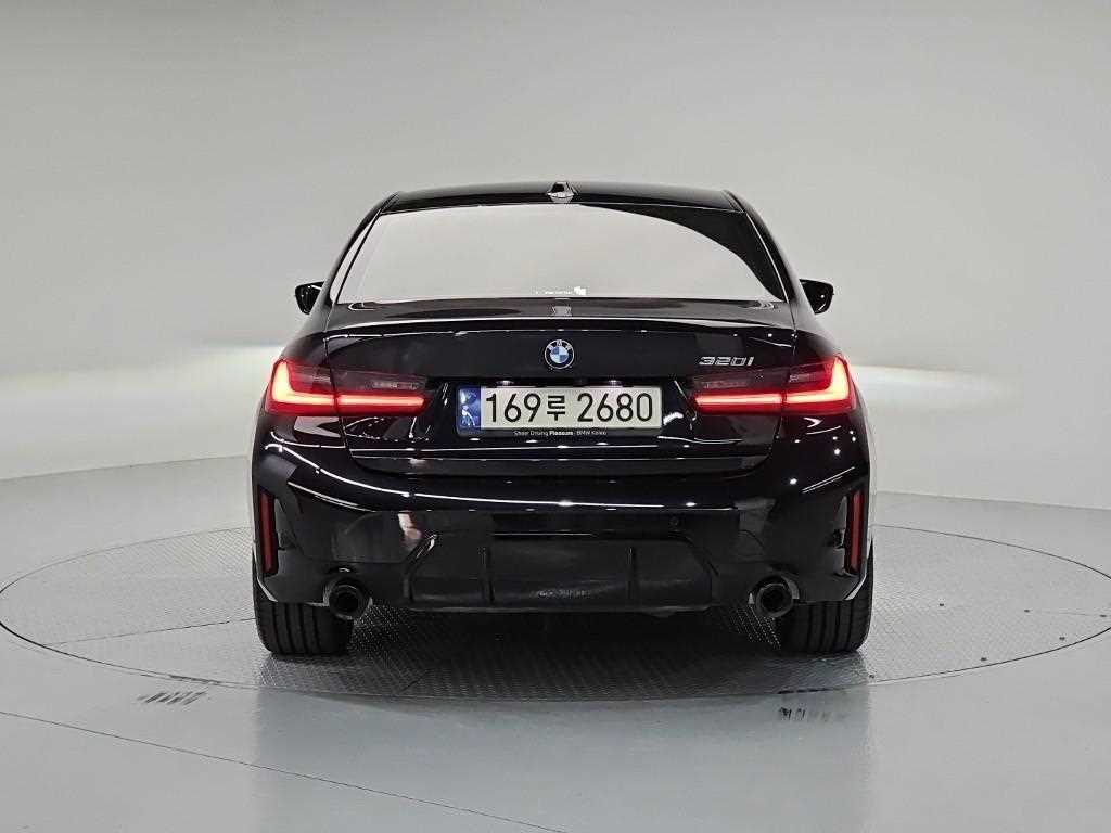 BMW 3시리즈 320i M 스포츠 사진 2/18