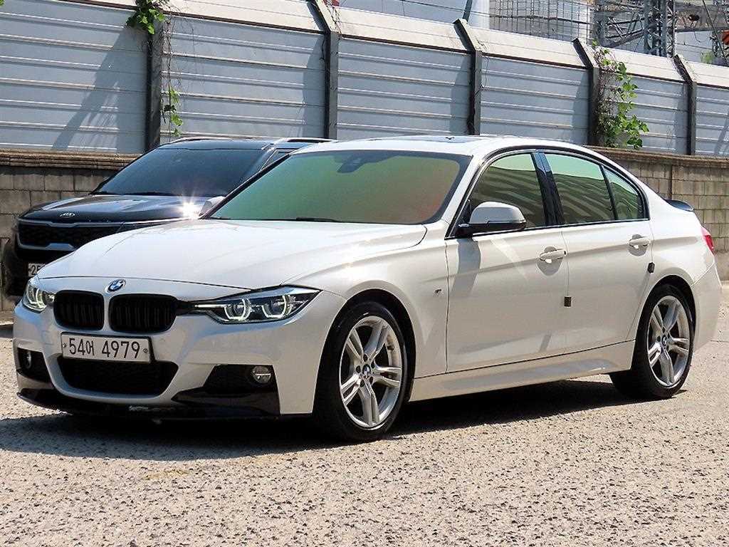 BMW 3시리즈 330i M 스포츠 사진 2/20