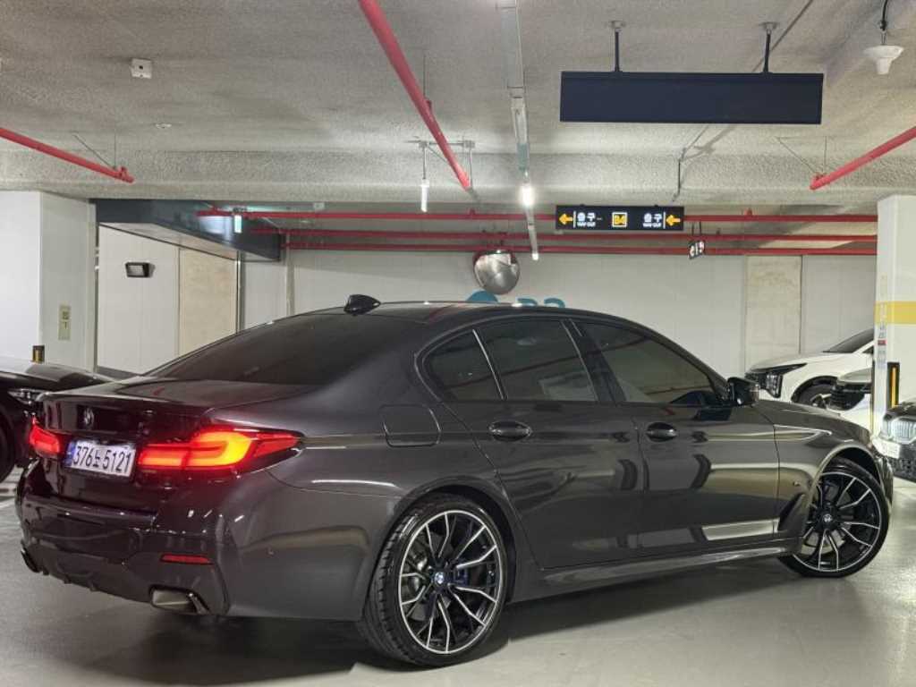 BMW 5시리즈 520i M 스포츠 사진 2/19