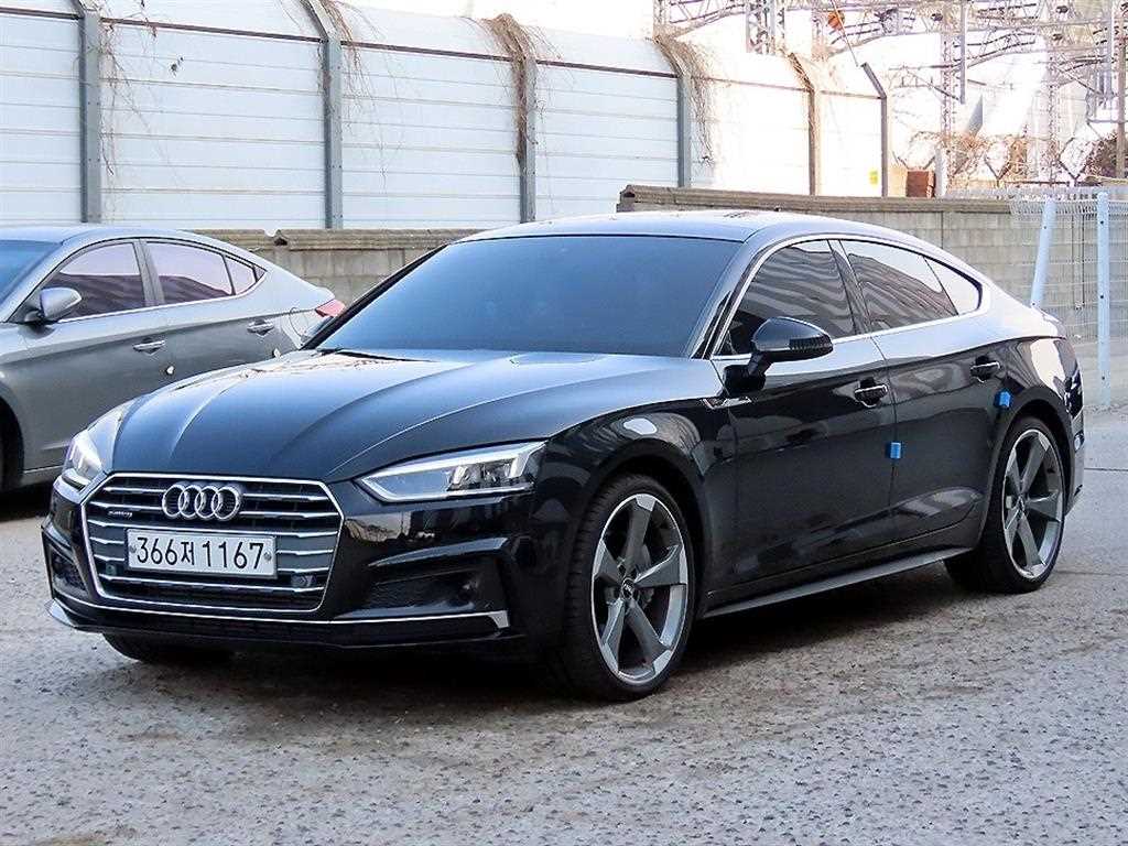 아우디 A5 45 TFSI 콰트로 프리미엄 스포트백 사진 2/20