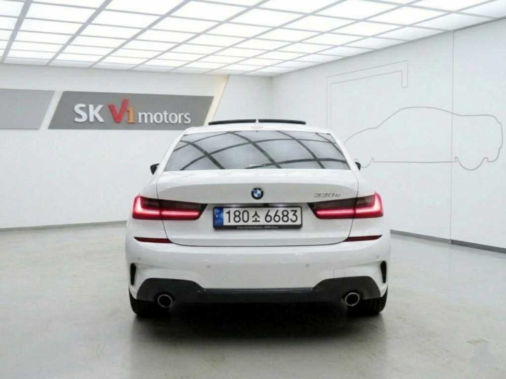 BMW 3시리즈 330e M 스포츠 사진 2/18