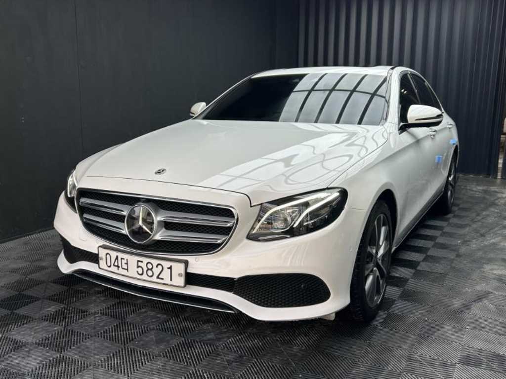 벤츠 E 클래스 E300 4MATIC 아방가르드 사진 2/20