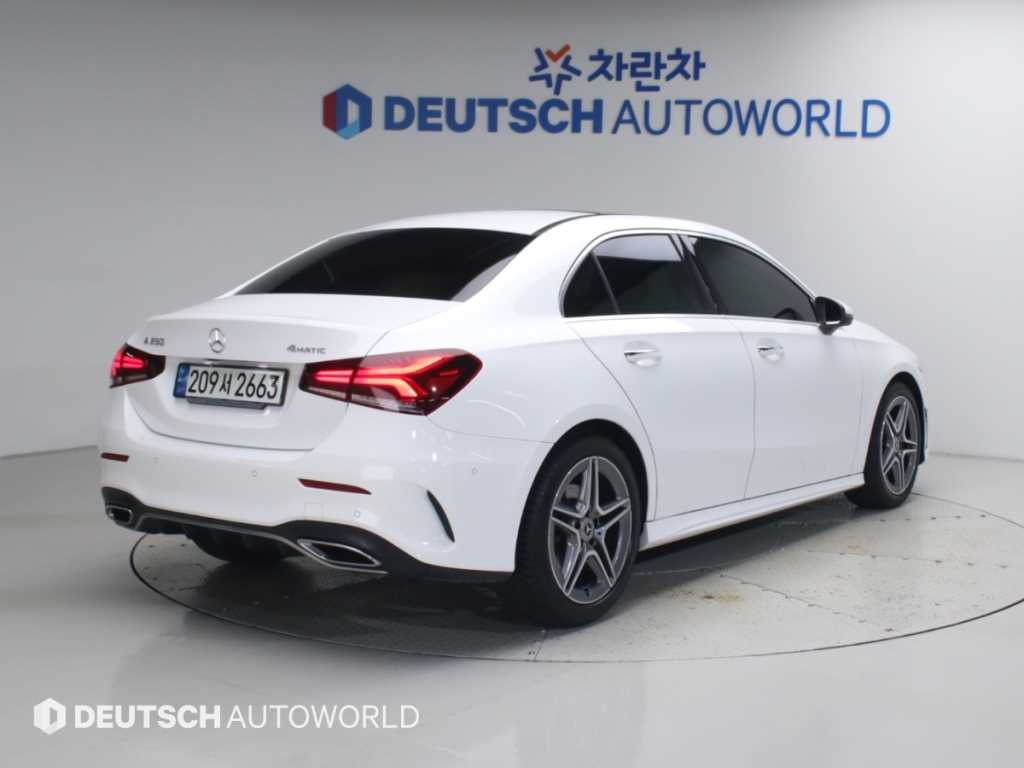 벤츠 A 클래스 A250 4MATIC 세단 사진 2/20