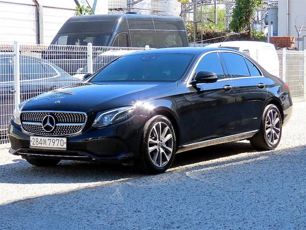 벤츠 E 클래스 E300 4MATIC 아방가르드 사진 2/20