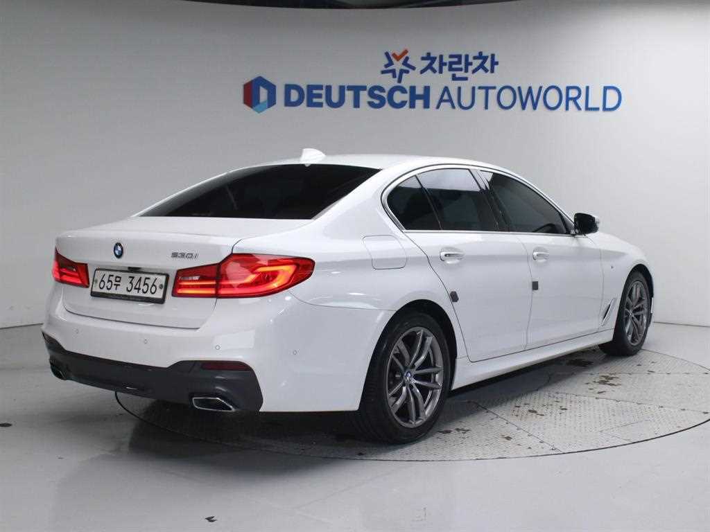 BMW 5시리즈 530i M 스포츠 플러스 사진 2/19