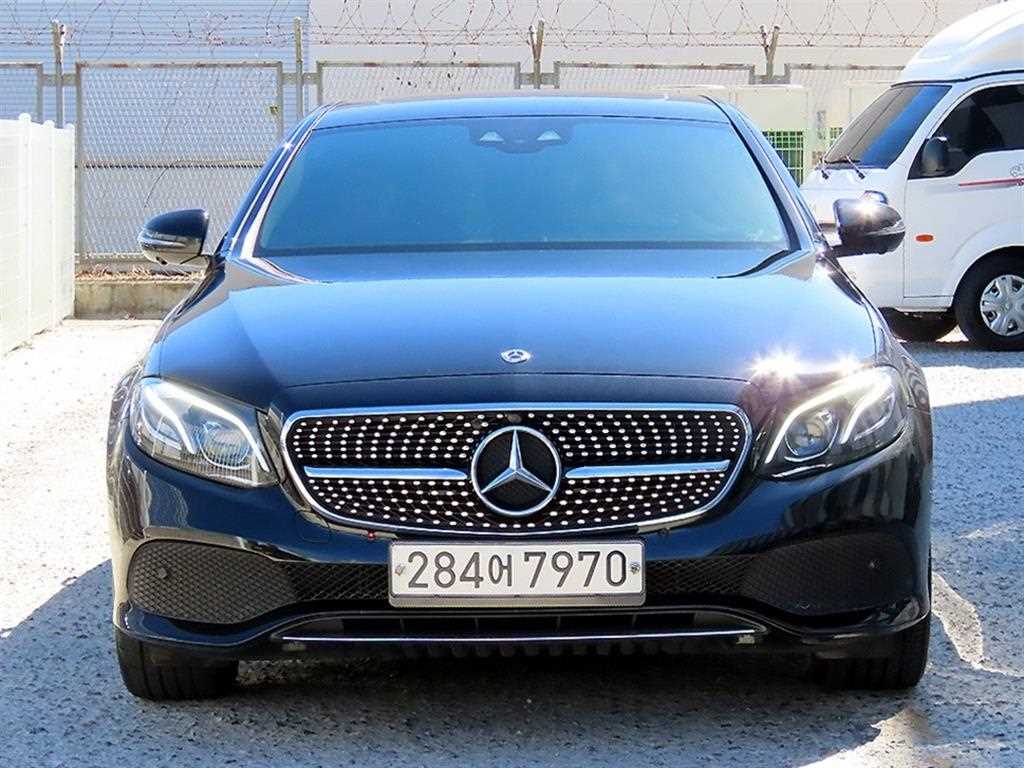 벤츠 E 클래스 E300 4MATIC 아방가르드 사진