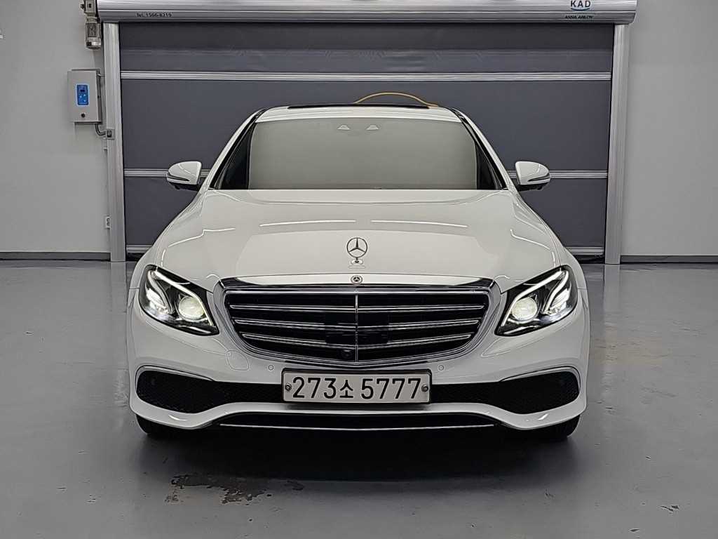 벤츠 E 클래스 E300 4MATIC 익스클루시브 사진 2/19