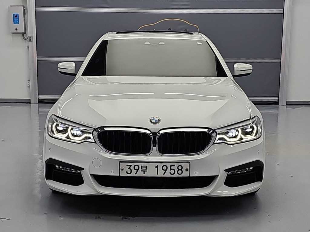 BMW 5시리즈 520d M 스포츠 플러스 사진 2/19