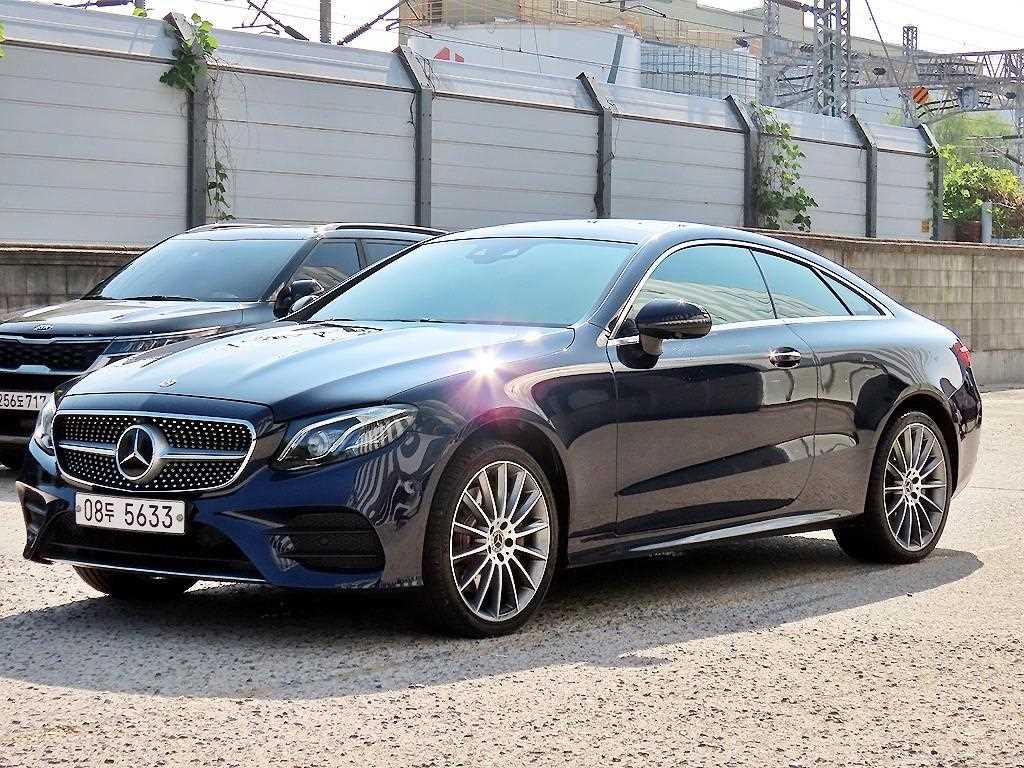 벤츠 E 클래스 E400 4MATIC 쿠페 사진 2/20