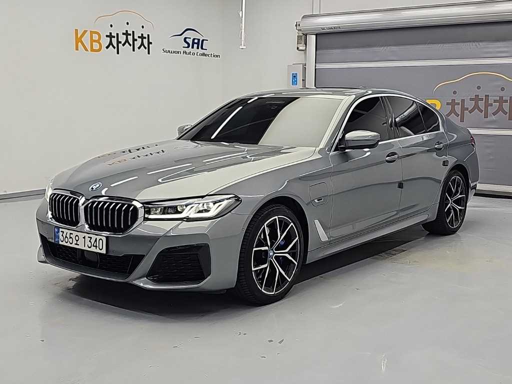 BMW 5시리즈 530e M 스포츠 사진
