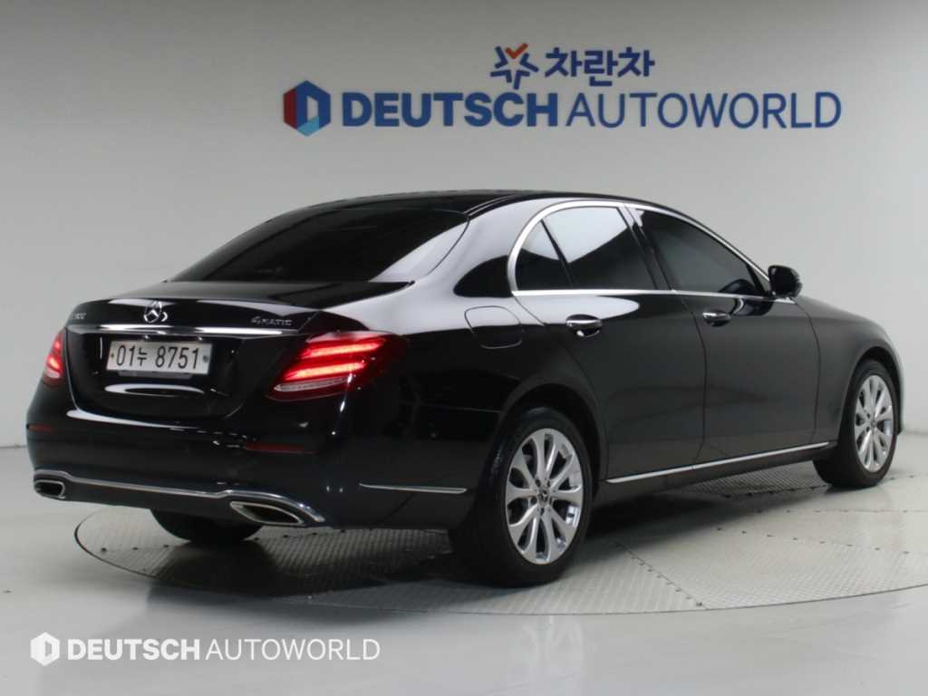 벤츠 E 클래스 E300 4MATIC 익스클루시브 사진 2/20