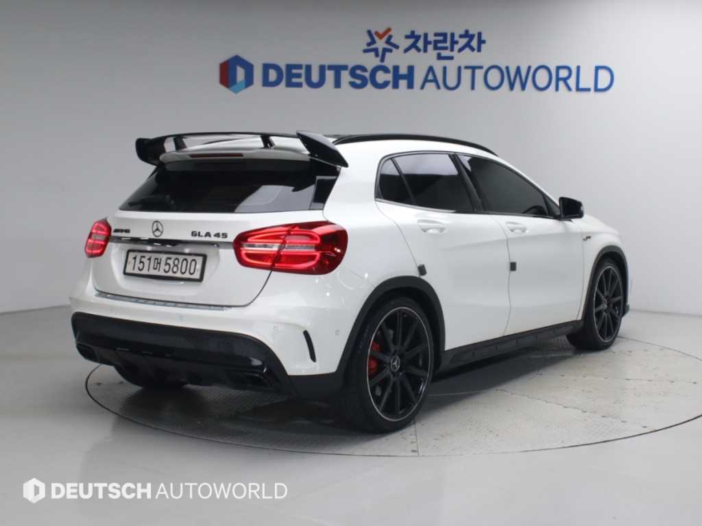 벤츠 GLA 클래스 GLA45 AMG 4MATIC 사진 2/20
