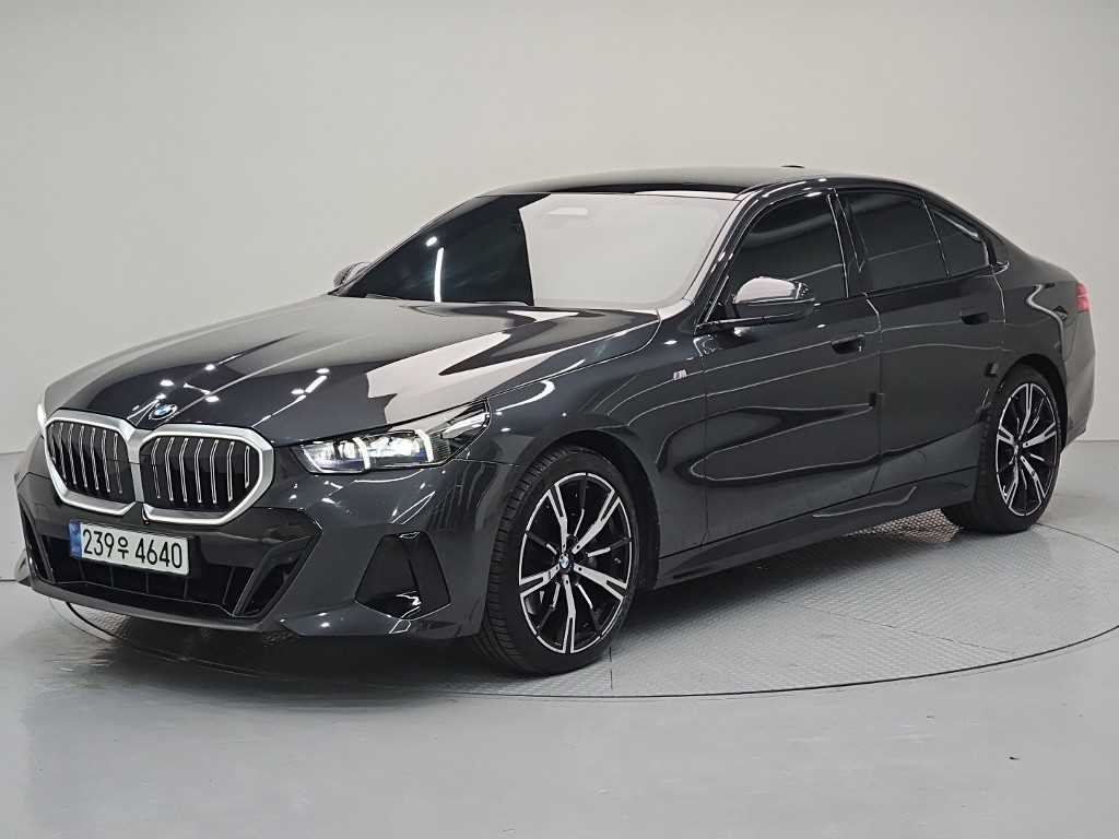 BMW 5시리즈 530i xDrive M 스포츠 사진