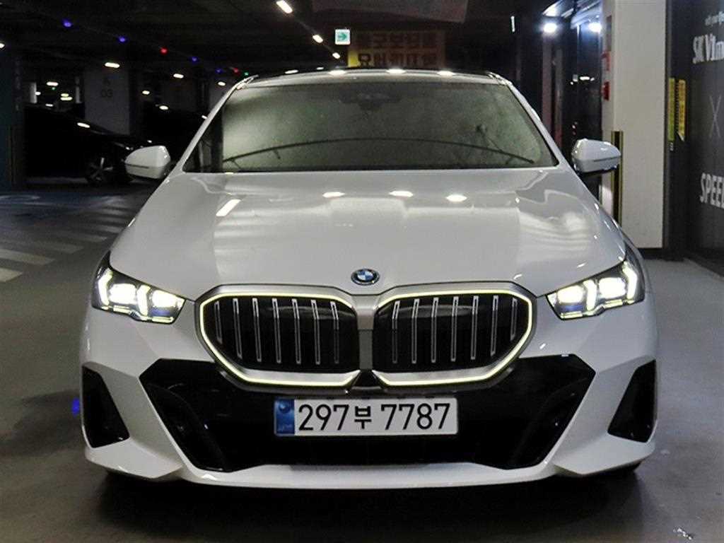 BMW 5시리즈 530e M 스포츠 사진 2/20