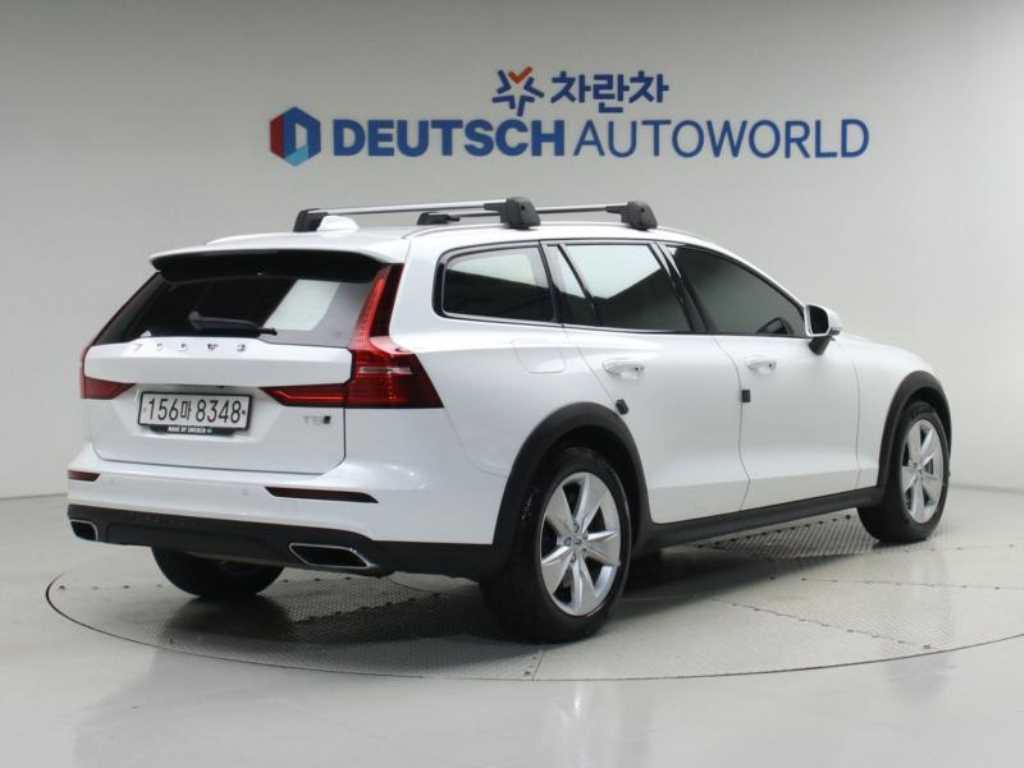 볼보 V60 2.0 T5 프로 AWD 사진 2/20