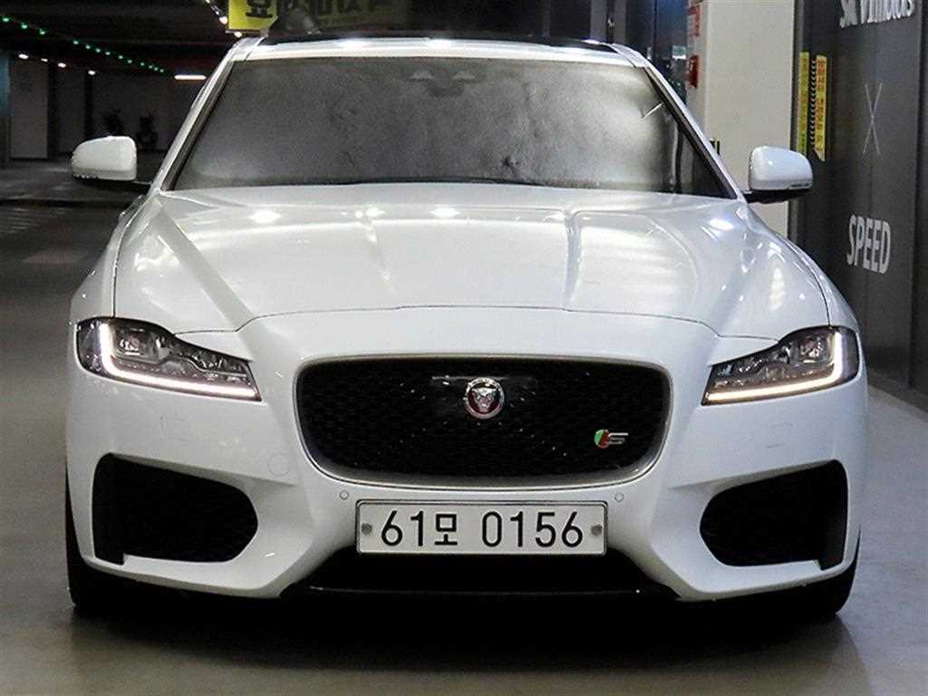 재규어 XF 3.5T R-SPORT AWD 사진 2/20