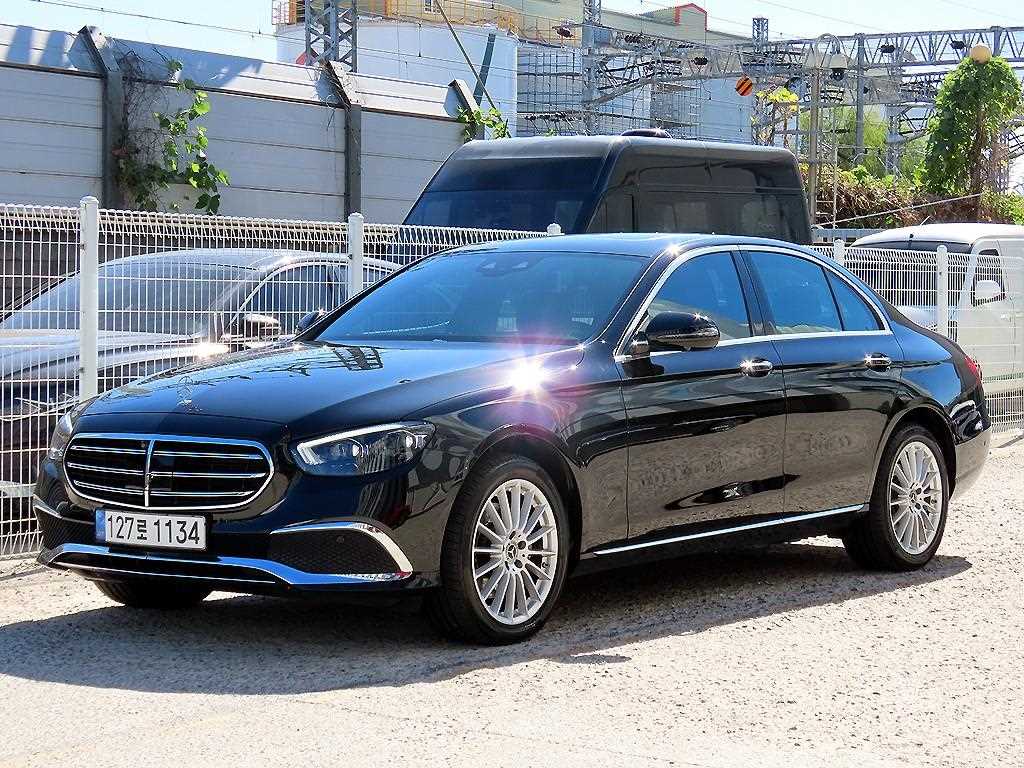 벤츠 E 클래스 E220d 4MATIC 익스클루시브 사진 2/20