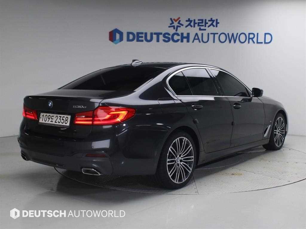 BMW 5시리즈 530e M 스포츠 사진 2/20