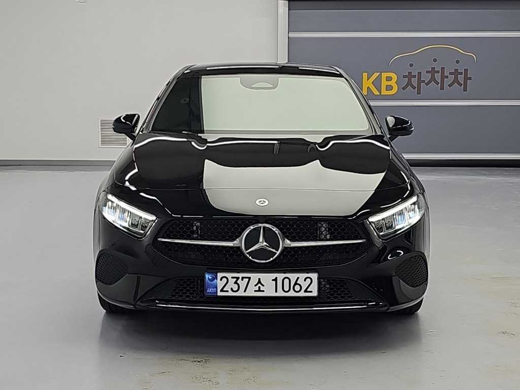 벤츠 A 클래스 A220 세단 사진 2/19