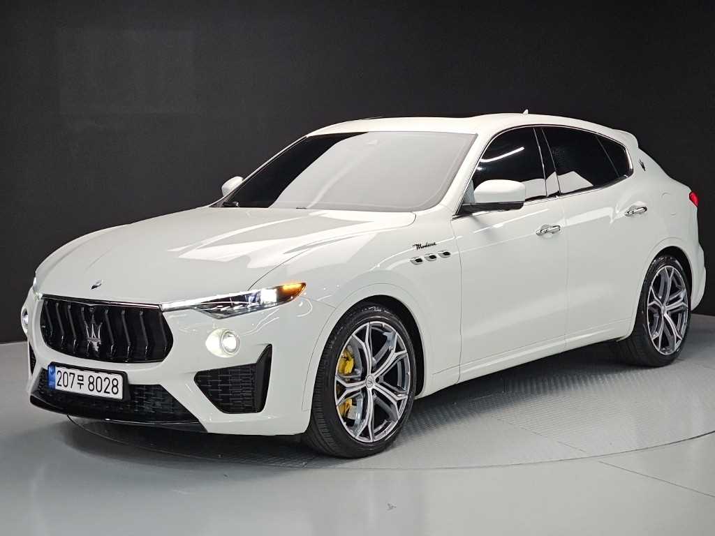 르반떼 3.0 S AWD 모데나 2023년식