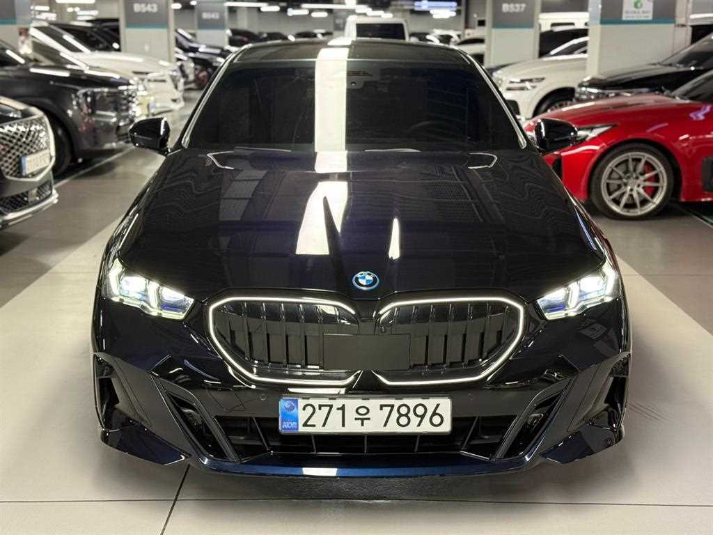 BMW 5시리즈 530e M 스포츠 사진 2/20