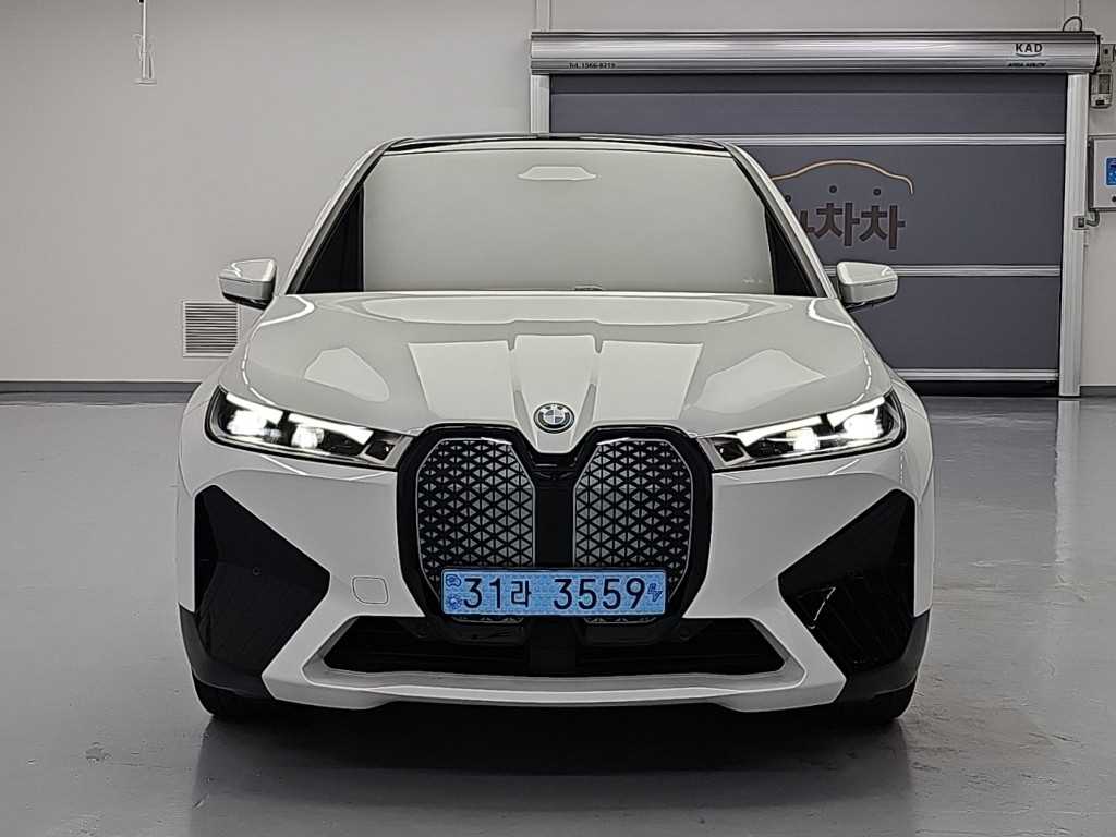 BMW iX xDrive 50 스포츠 플러스 사진 2/20
