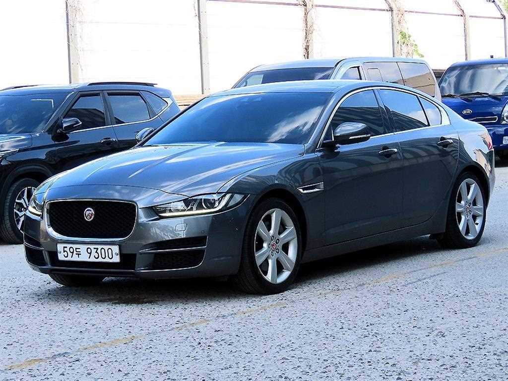 재규어 XE 2.0D 프레스티지 AWD 사진