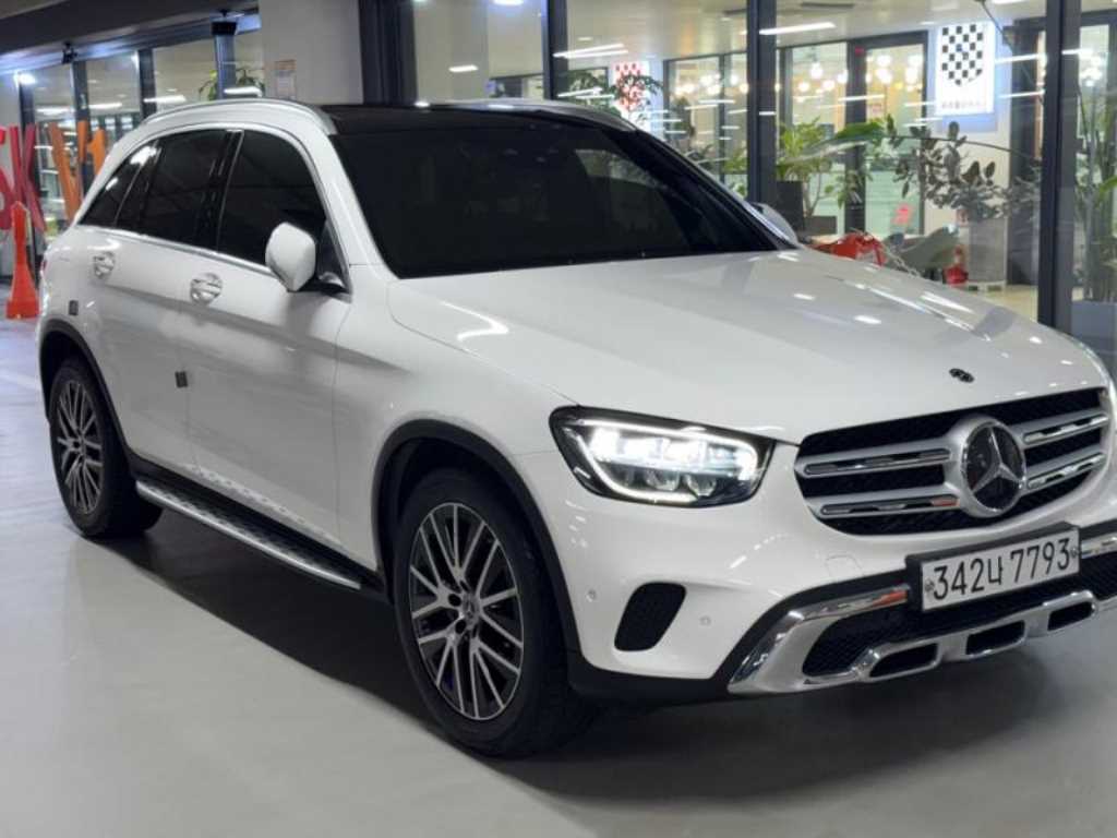 벤츠 GLC 클래스 GLC 300 4MATIC 사진 2/19