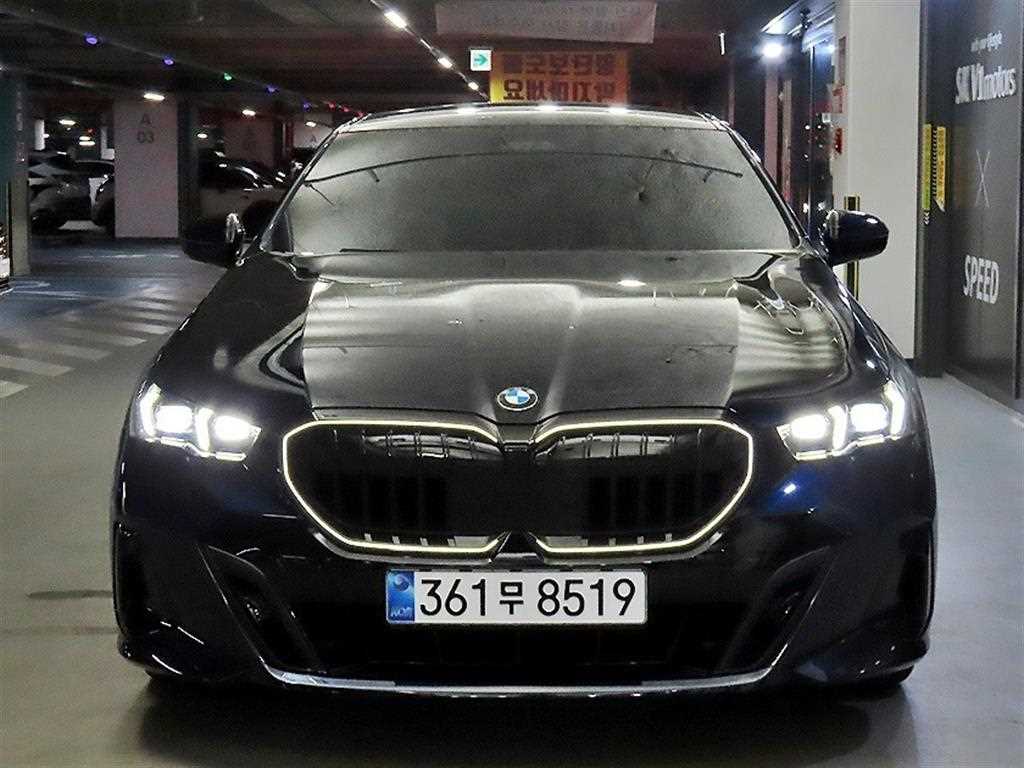 BMW 5시리즈 520i M 스포츠 사진 2/19