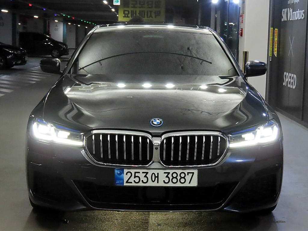 BMW 5시리즈 530e M 스포츠 사진 2/20