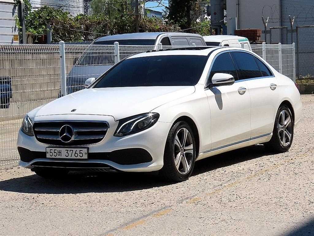 벤츠 E 클래스 E300 아방가르드 사진 2/20