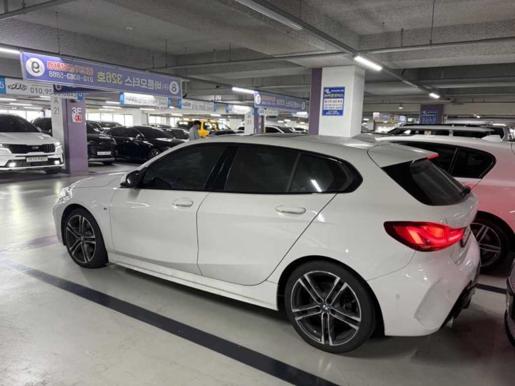BMW 1시리즈 118d M 스포츠 사진 2/5