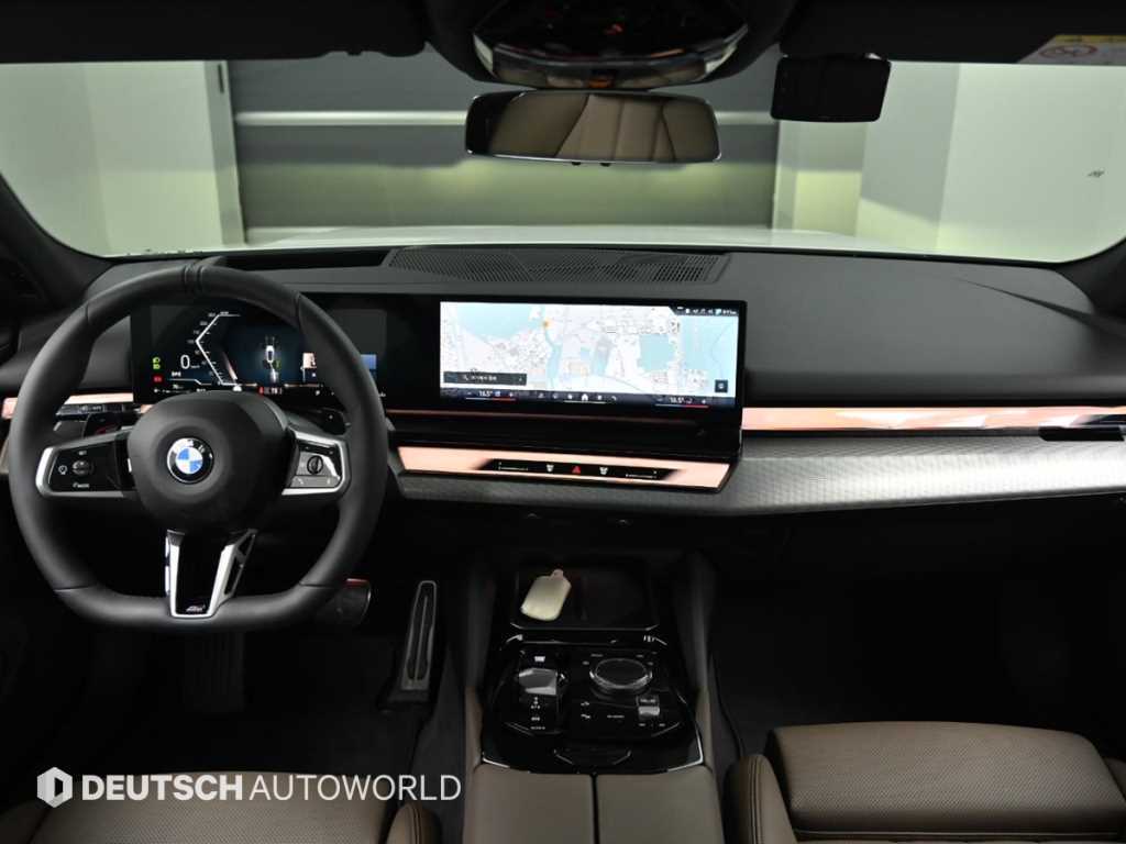 BMW 5시리즈 520i M 스포츠 사진