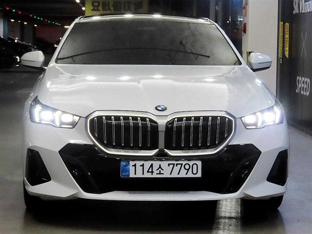 BMW 5시리즈 530i xDrive M 스포츠 사진 2/20