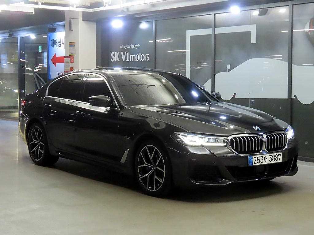 BMW 5시리즈 530e M 스포츠 사진