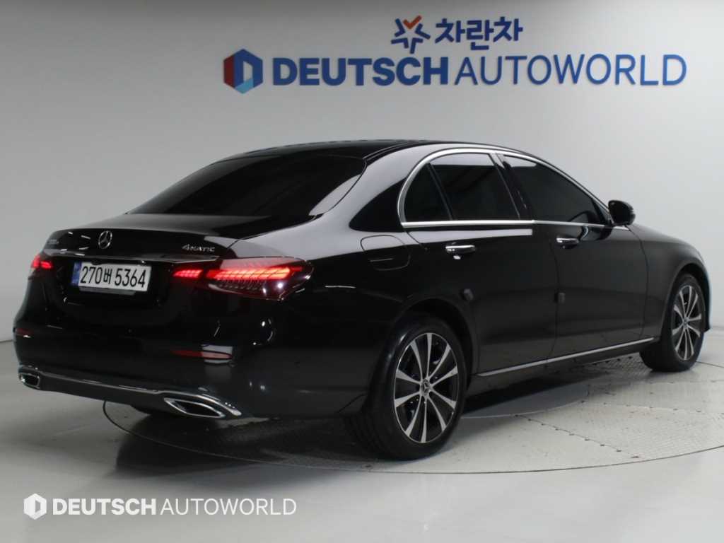 벤츠 E 클래스 E300e 4MATIC 익스클루시브 사진 2/20