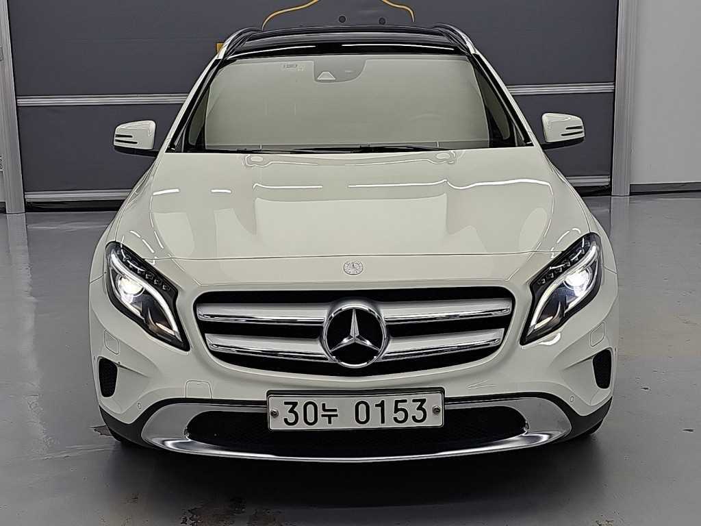 벤츠 GLA 클래스 GLA200 D 4MATIC 액티비티 에디션 사진 2/20
