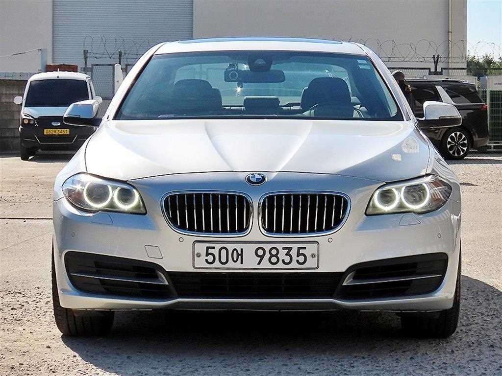 BMW 5시리즈 520d 사진 2/20