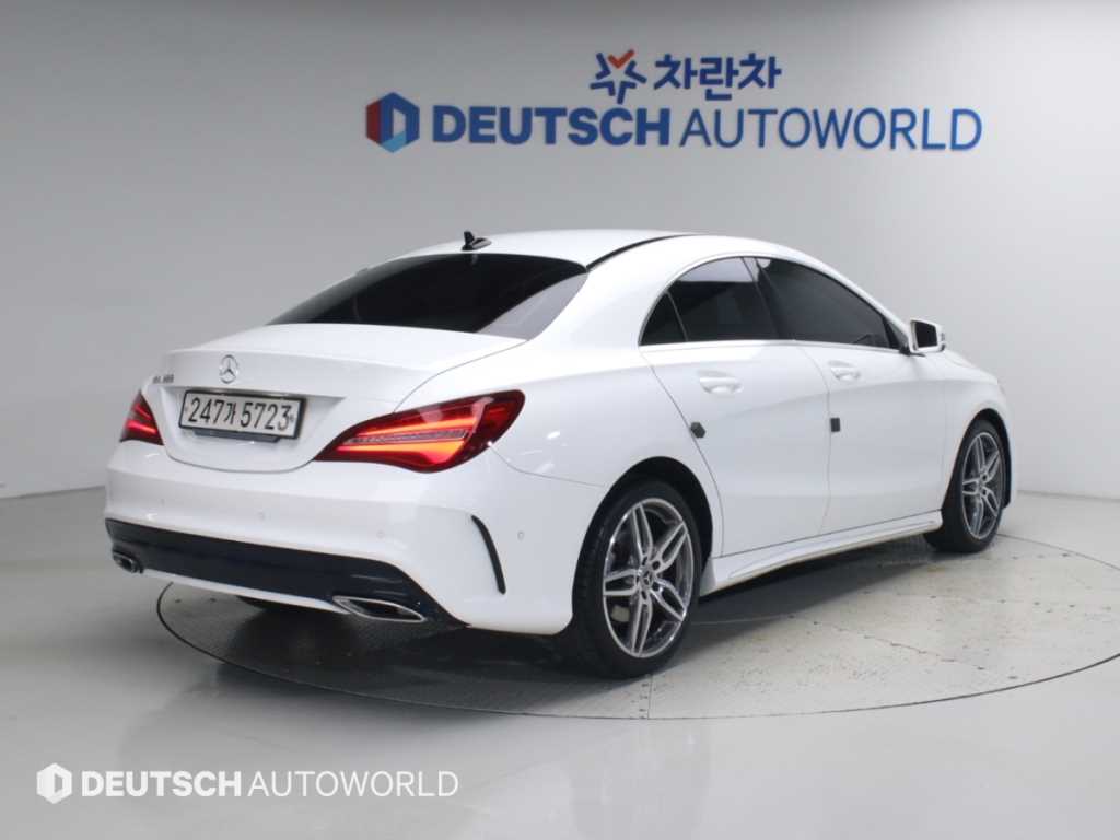 벤츠 CLA 클래스 CLA 220 AMG LINE 사진 2/20