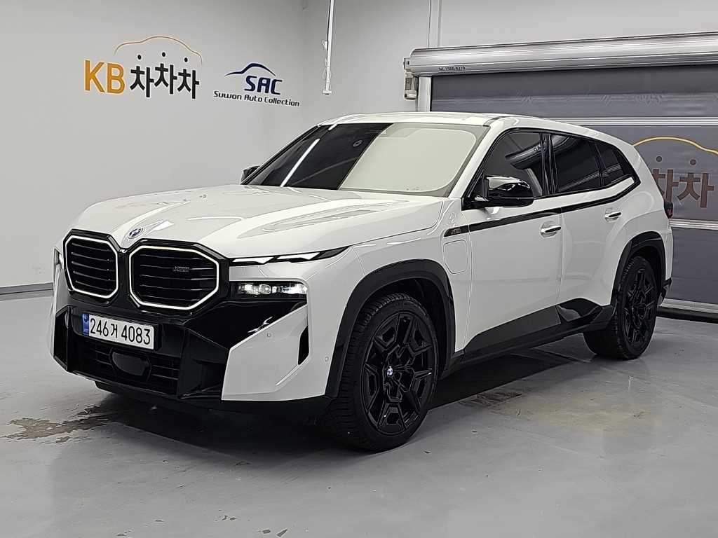BMW XM 4.4 V8 PHEV 하이글로스 쉐도우 라인 사진