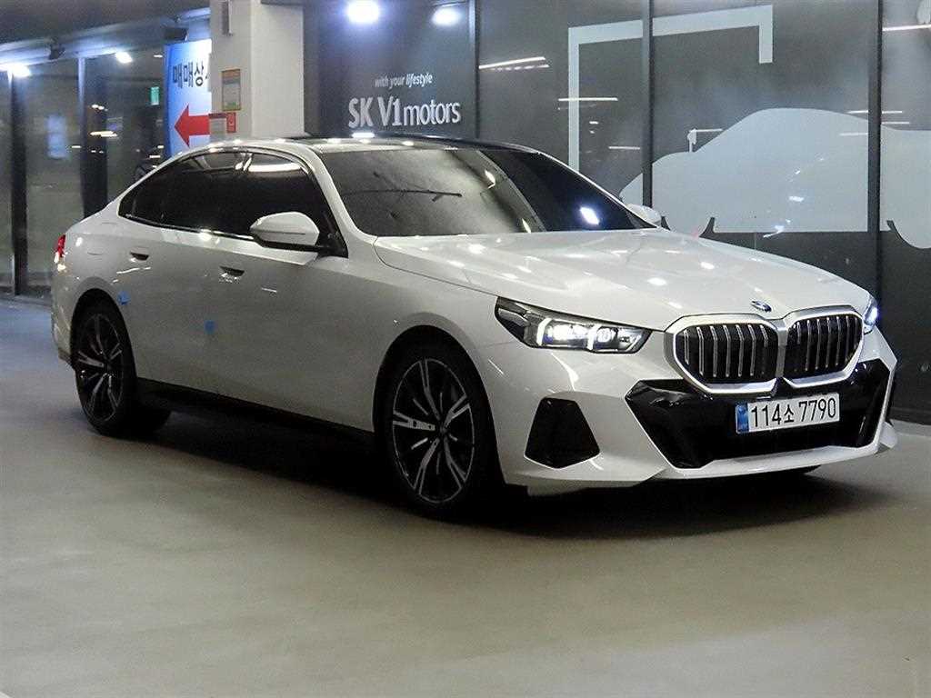BMW 5시리즈 530i xDrive M 스포츠 사진